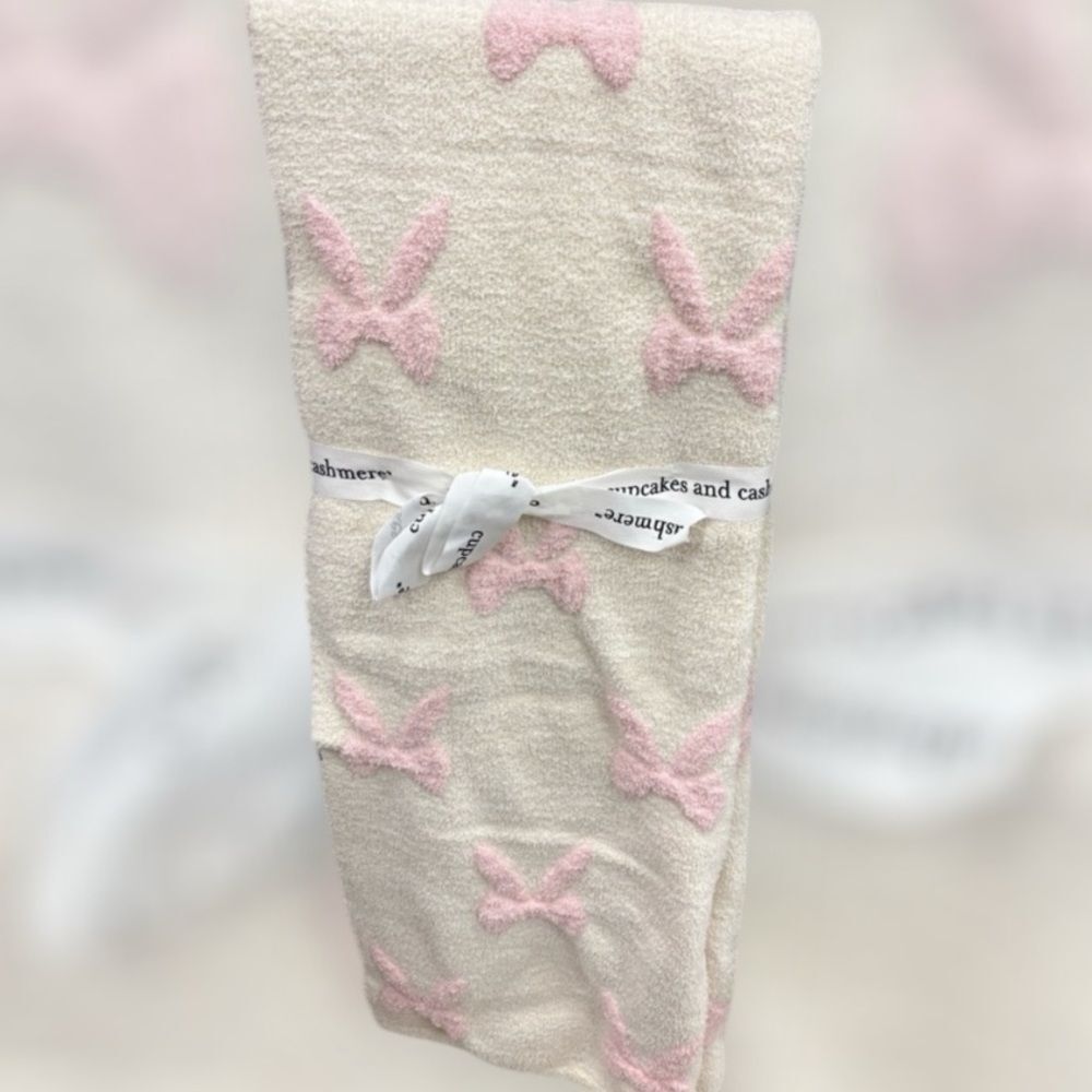 Cupcakes & Cashmere Cream and Pink Bow Patterned Blanket!